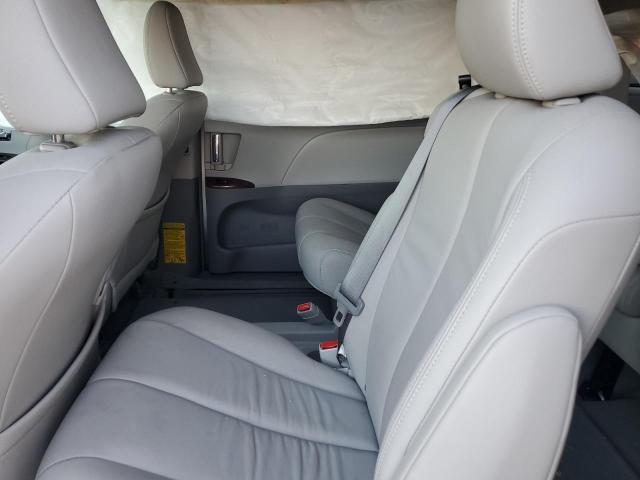 5TDYK3DC5DS374710 - 2013 TOYOTA SIENNA XLE ვერცხლისფერი ფოტო 11