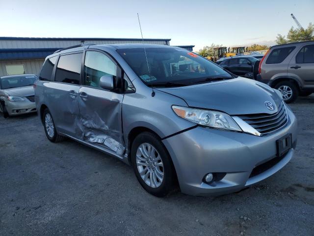 5TDYK3DC5DS374710 - 2013 TOYOTA SIENNA XLE ვერცხლისფერი ფოტო 4