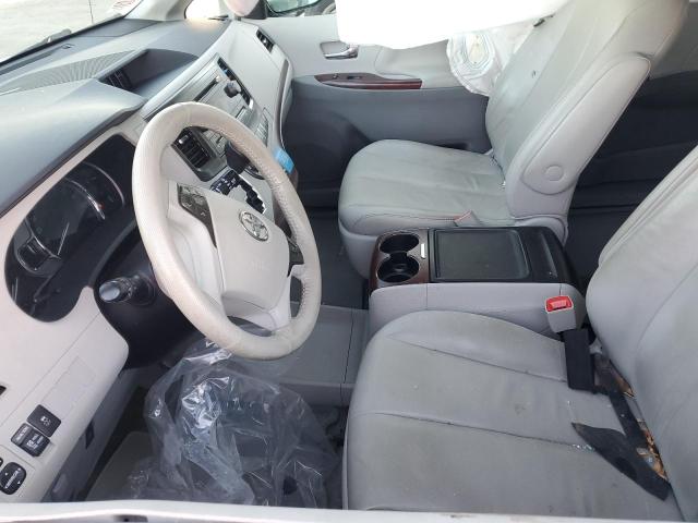 5TDYK3DC5DS374710 - 2013 TOYOTA SIENNA XLE ვერცხლისფერი ფოტო 7