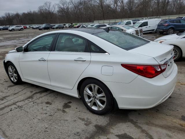 5NPEC4AC0CH408373 - 2012 HYUNDAI SONATA SE WHITE photo 2