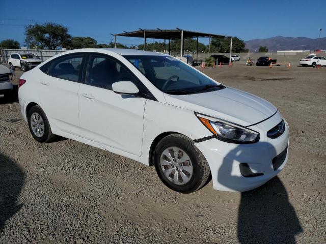 KMHCT4AE8GU977293 - 2016 HYUNDAI ACCENT SE WHITE photo 4