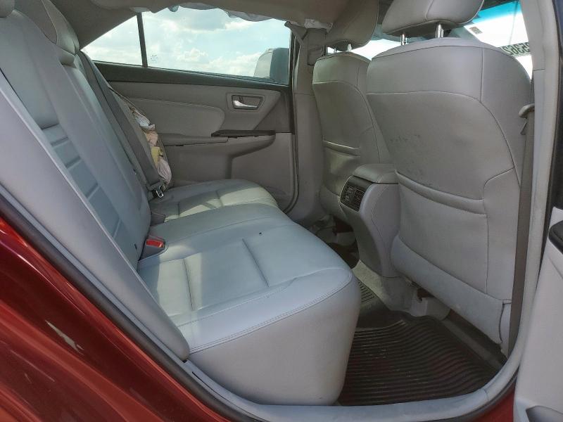 4T1BF1FK4HU781921 - 2017 TOYOTA CAMRY LE 红色 照片 10