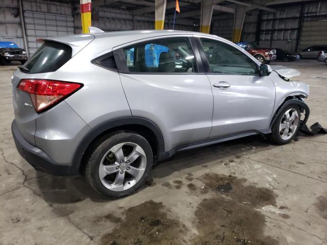 3CZRU6H37JG720366 - 2018 HONDA HR-V LX SILVER photo 3