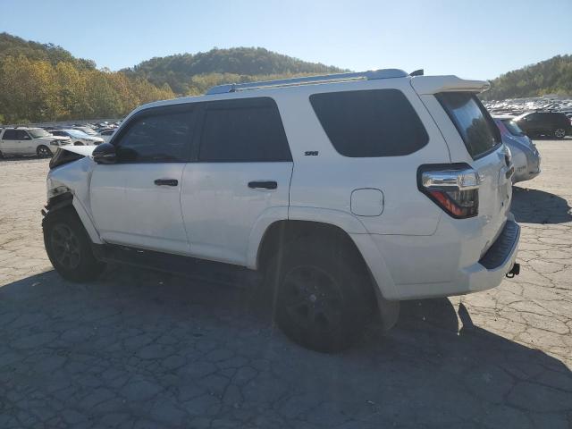 JTEBU5JR6H5460748 - 2017 TOYOTA 4RUNNER SR5/SR5 PREMIUM WHITE photo 2