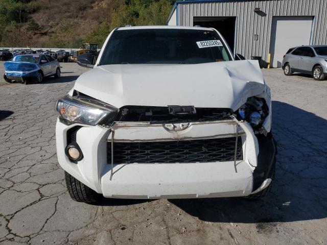 JTEBU5JR6H5460748 - 2017 TOYOTA 4RUNNER SR5/SR5 PREMIUM WHITE photo 5
