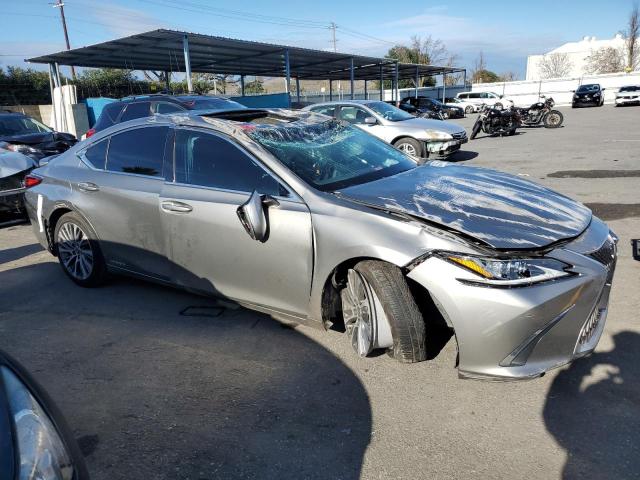 58AB21B14KU001862 - 2019 LEXUS ES 300H SILVER photo 4