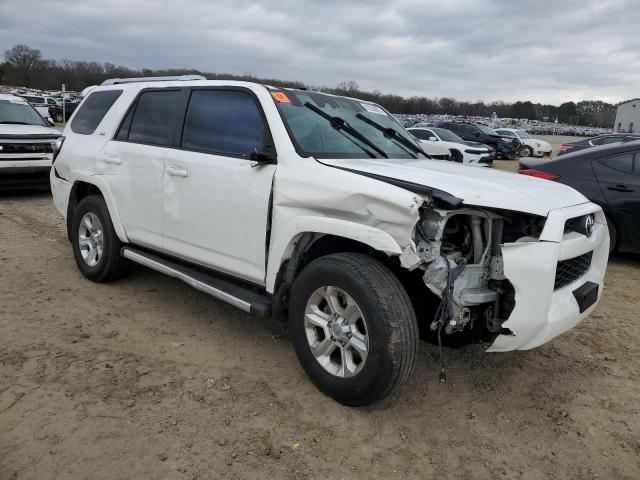 JTEZU5JR0F5101956 - 2015 TOYOTA 4RUNNER SR5 WHITE photo 4