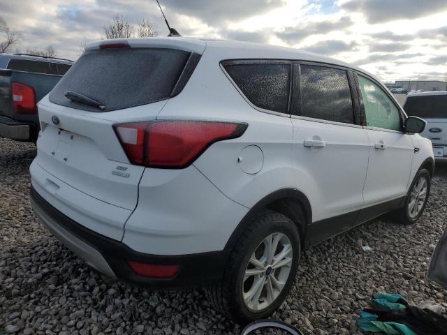 1FMCU0GD8KUA96395 - 2019 FORD ESCAPE SE WHITE photo 3