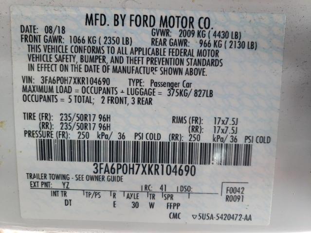 3FA6P0H7XKR104690 - 2019 FORD FUSION SE WHITE photo 12