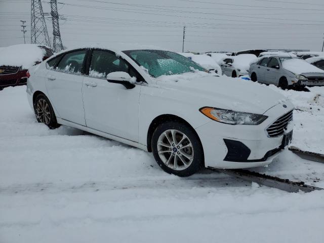 3FA6P0H7XKR104690 - 2019 FORD FUSION SE WHITE photo 4