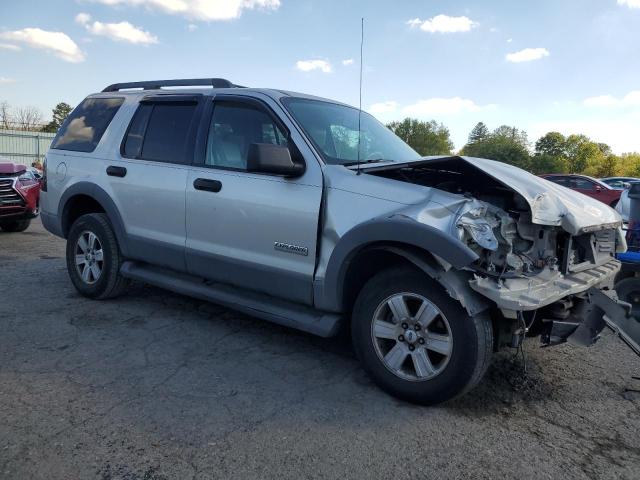 1FMEU73E66UA65118 - 2006 FORD EXPLORER XLT SILVER photo 4