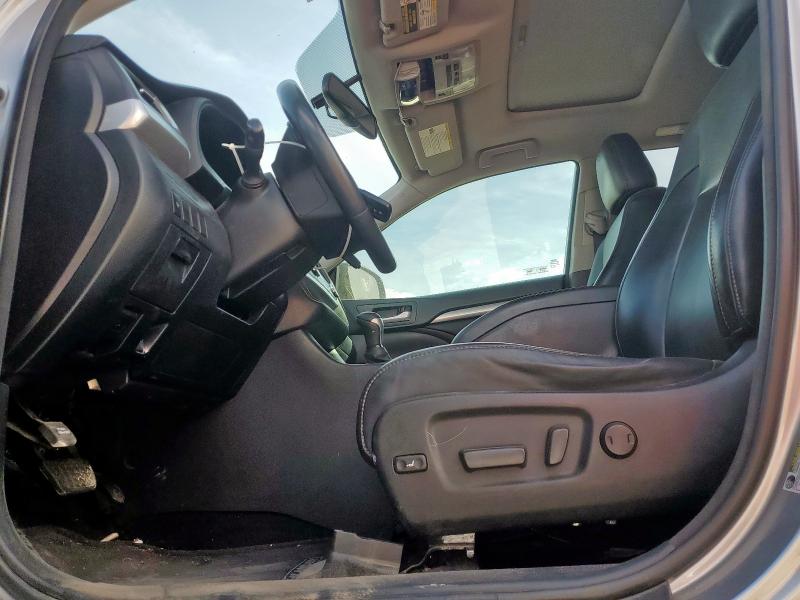 5TDKKRFH2GS154754 - 2016 TOYOTA HIGHLANDER XLE ვერცხლისფერი ფოტო 7