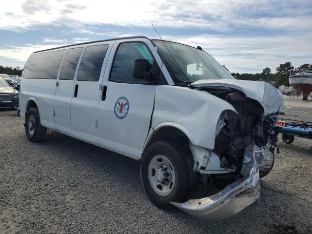 1GAZGPFGXH1199458 - 2017 CHEVROLET EXPRESS G3 LT WHITE photo 4