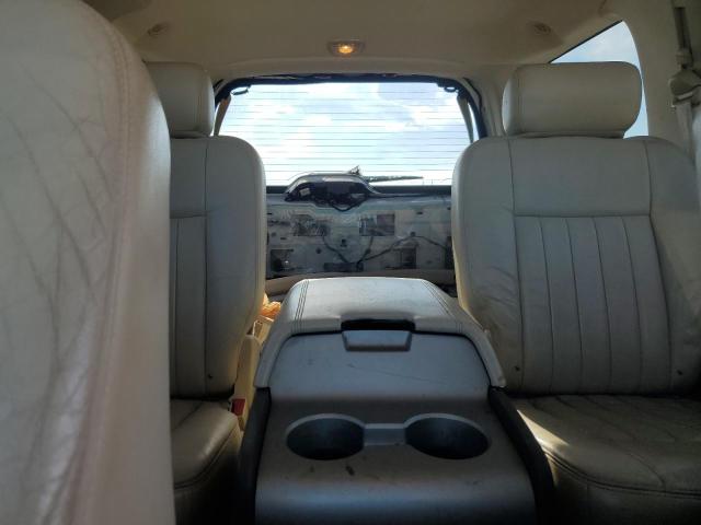 5LMFU28R74LJ04592 - 2004 LINCOLN NAVIGATOR WHITE photo 10