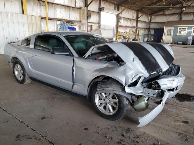 1ZVFT80N075354509 - 2007 FORD MUSTANG SILVER photo 4