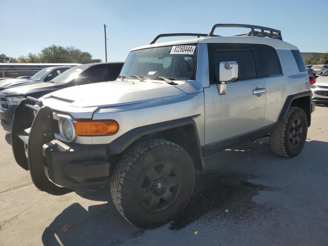 JTEBU11F670019714 - 2007 TOYOTA FJ CRUISER SILVER photo 1