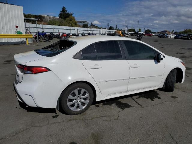 5YFEPMAE3MP238388 - 2021 TOYOTA COROLLA LE Beyaz fotoğraf 3