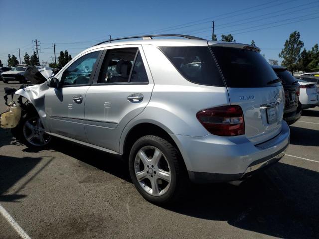 4JGBB86E18A341932 - 2008 MERCEDES-BENZ ML 350 فضي صورة 2