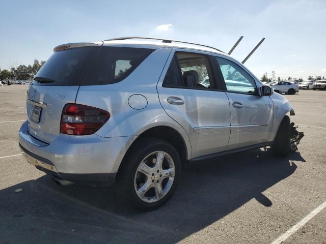 4JGBB86E18A341932 - 2008 MERCEDES-BENZ ML 350 فضي صورة 3