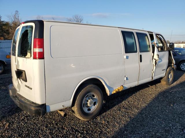 1GCHG39U441148075 - 2004 CHEVROLET EXPRESS G3 WHITE photo 3