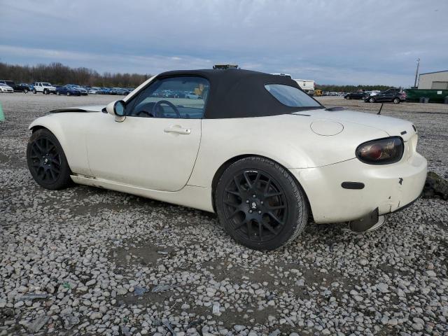 JM1NC25F670128193 - 2007 MAZDA MX-5 MIATA WHITE photo 2