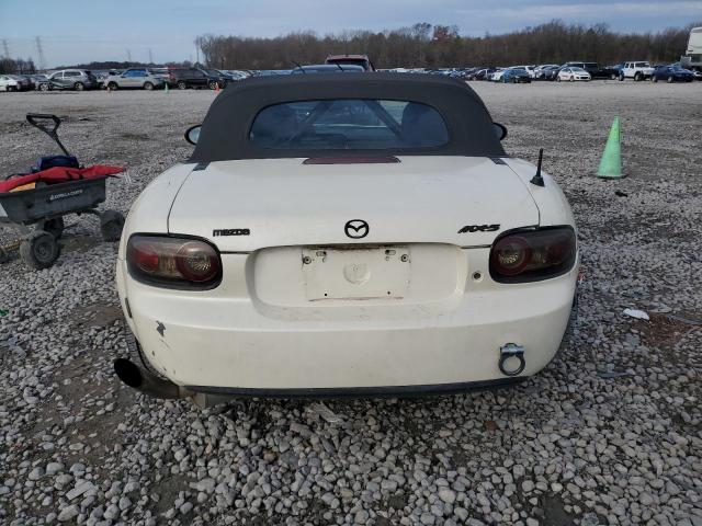 JM1NC25F670128193 - 2007 MAZDA MX-5 MIATA WHITE photo 6