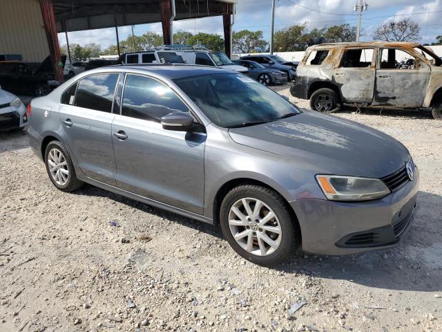 3VWDX7AJ0DM355716 - 2013 VOLKSWAGEN JETTA SE GRAY photo 4