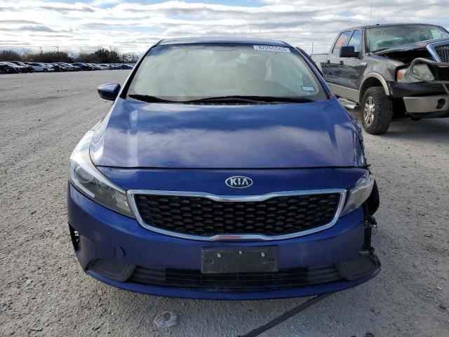 3KPFL4A75JE240738 - 2018 KIA FORTE LX BLUE photo 5