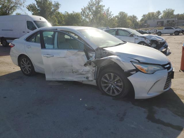 4T1BF1FK9HU645882 - 2017 TOYOTA CAMRY LE 白色 照片 4