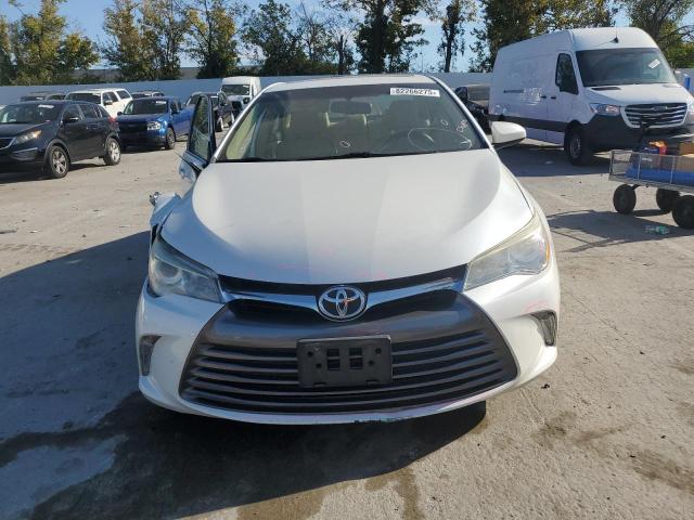 4T1BF1FK9HU645882 - 2017 TOYOTA CAMRY LE 白色 照片 5