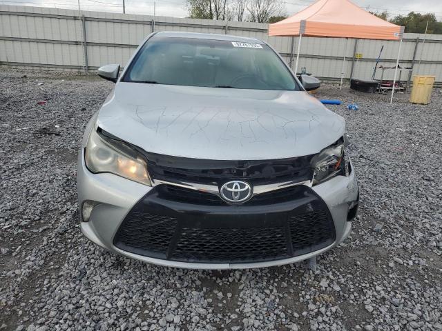 4T1BF1FKXFU923265 - 2015 TOYOTA CAMRY LE ვერცხლისფერი ფოტო 5