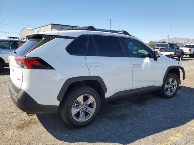 2T3W1RFV5NC211195 - 2022 TOYOTA RAV4 XLE 白色 照片 3