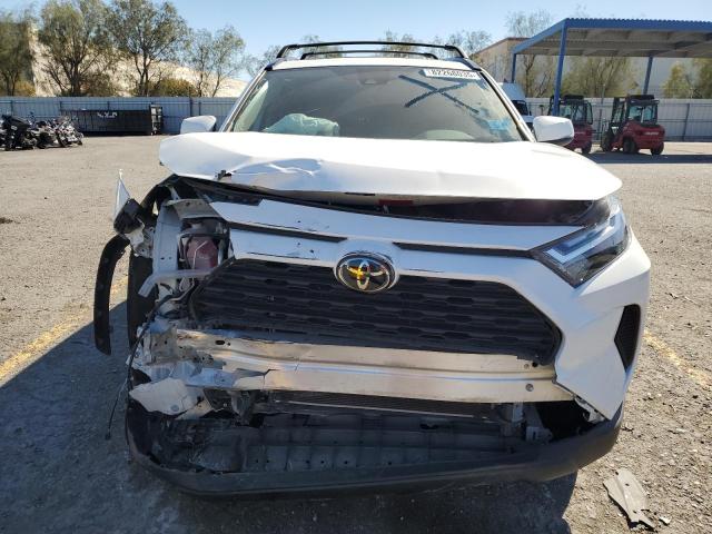 2T3W1RFV5NC211195 - 2022 TOYOTA RAV4 XLE 白色 照片 5