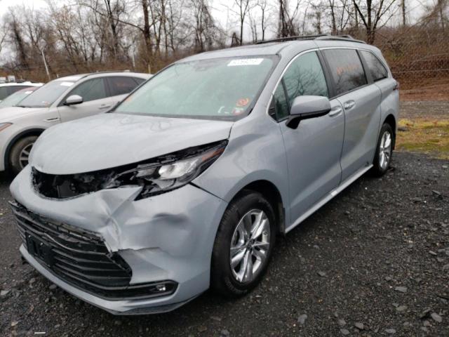 5TDCSKFC8PS085651 - 2023 TOYOTA SIENNA XSE SILVER photo 1