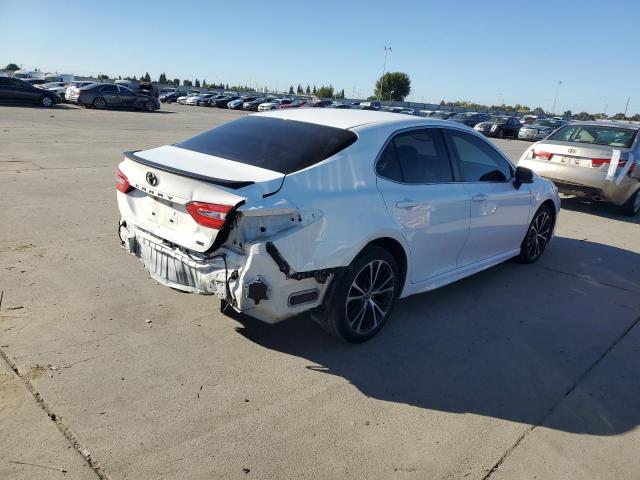 JTNB11HK3J3064126 - 2018 TOYOTA CAMRY L თეთრი ფოტო 3