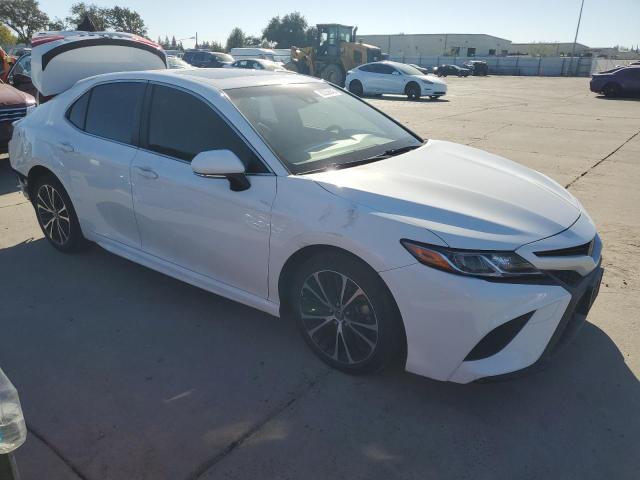 JTNB11HK3J3064126 - 2018 TOYOTA CAMRY L თეთრი ფოტო 4