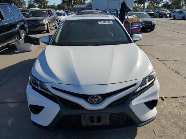 JTNB11HK3J3064126 - 2018 TOYOTA CAMRY L თეთრი ფოტო 5