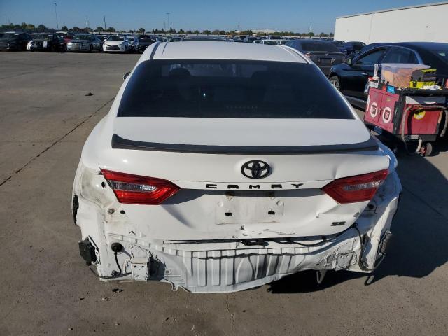 JTNB11HK3J3064126 - 2018 TOYOTA CAMRY L თეთრი ფოტო 6