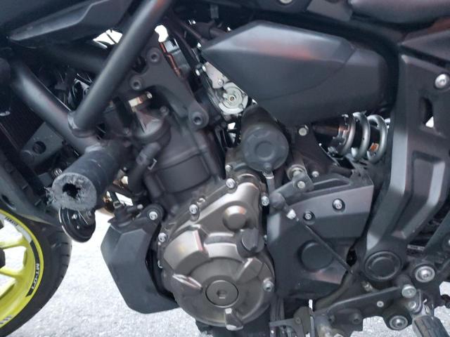 JYARM27Y7JA000801 - 2018 YAMAHA MT07 C TWO TONE photo 7