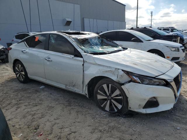 1N4BL4DV5NN376044 - 2022 NISSAN ALTIMA SV WHITE photo 4