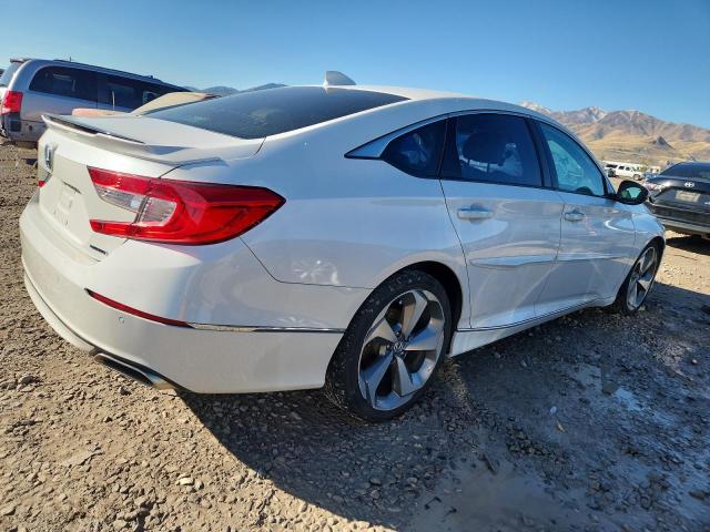 1HGCV1F99JA089199 - 2018 HONDA ACCORD TOURING თეთრი ფოტო 3