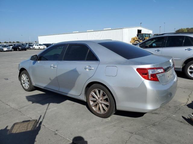 4T4BF1FK6CR186227 - 2012 TOYOTA CAMRY BASE SILVER photo 2