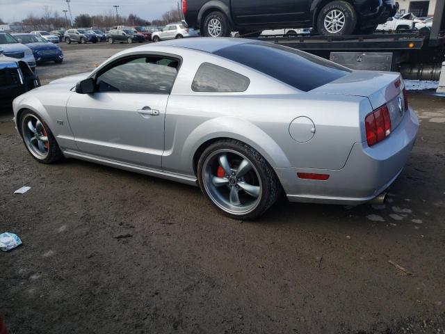 1ZVFT82H675283842 - 2007 FORD MUSTANG GT SILVER photo 2