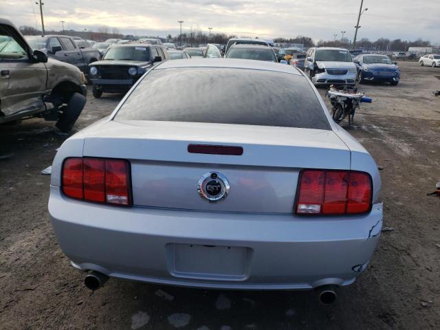 1ZVFT82H675283842 - 2007 FORD MUSTANG GT SILVER photo 6