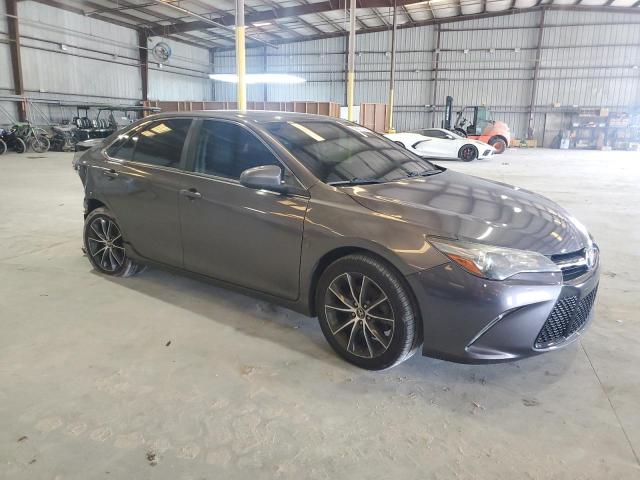 4T1BF1FK5HU448207 - 2017 TOYOTA CAMRY LE ნაცრისფერი ფოტო 4