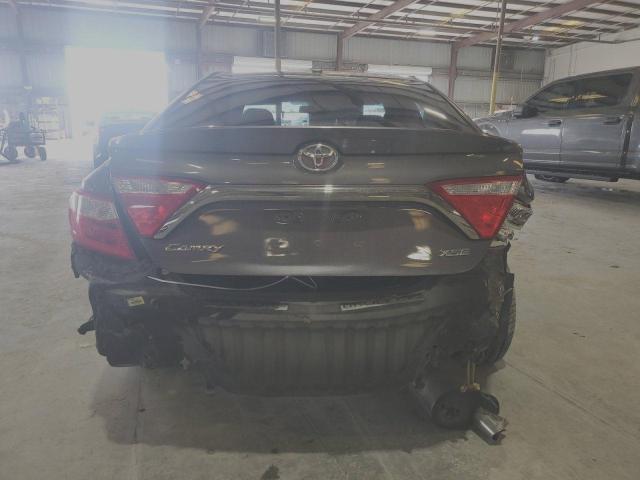 4T1BF1FK5HU448207 - 2017 TOYOTA CAMRY LE ნაცრისფერი ფოტო 6