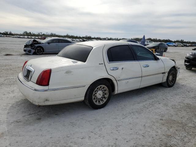 1LNFM82W8XY602750 - 1999 LINCOLN TOWN CAR SIGNATURE WHITE photo 3