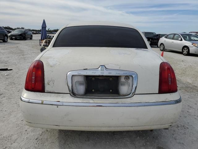 1LNFM82W8XY602750 - 1999 LINCOLN TOWN CAR SIGNATURE WHITE photo 6