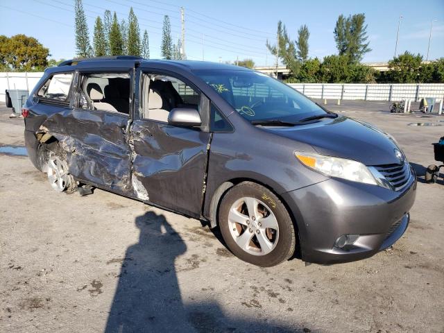 5TDKZ3DC7HS814045 - 2017 TOYOTA SIENNA LE GRAY photo 4