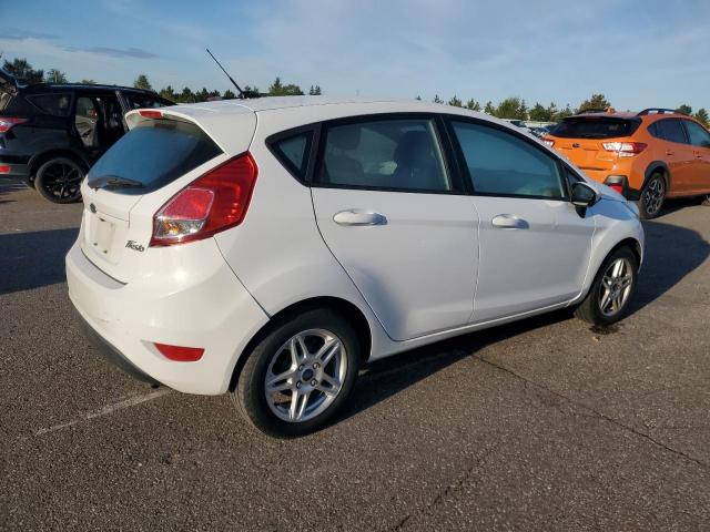 3FADP4EJ2JM106654 - 2018 FORD FIESTA SE Blanc photo 3